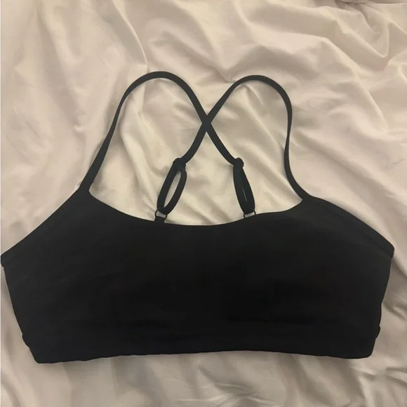 ALO Yoga Black Intrigue Bra - Picture 2 of 4